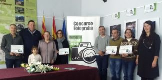 Galardonados y autoridades municipales en la entrega de premios (Foto: Ayuntamiento de Montanuy)