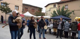 Los gaiteros de Graus animaron la pasada edición de la feria (Foto: Angel Gayúbar)