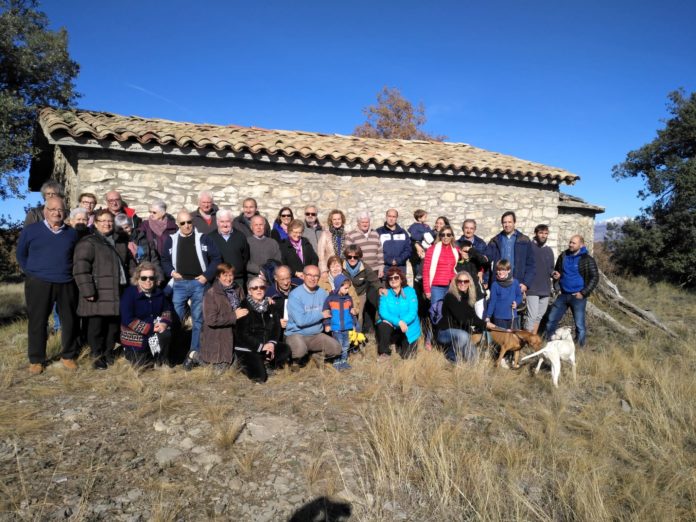 Los romeros junto a la ermita de Santa Bárbara (Foto: Servicio especial)