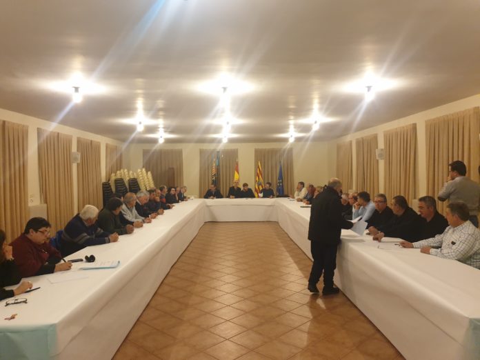 Los miemborss d ela comisión consultiva en su reunión en Benabarre (Foto: Angel Gayúbar)
