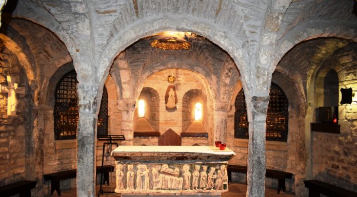Cripta de la catedral de Roda en la que se guardan los restos de San Valero (Foto: Angel Gayúbar)