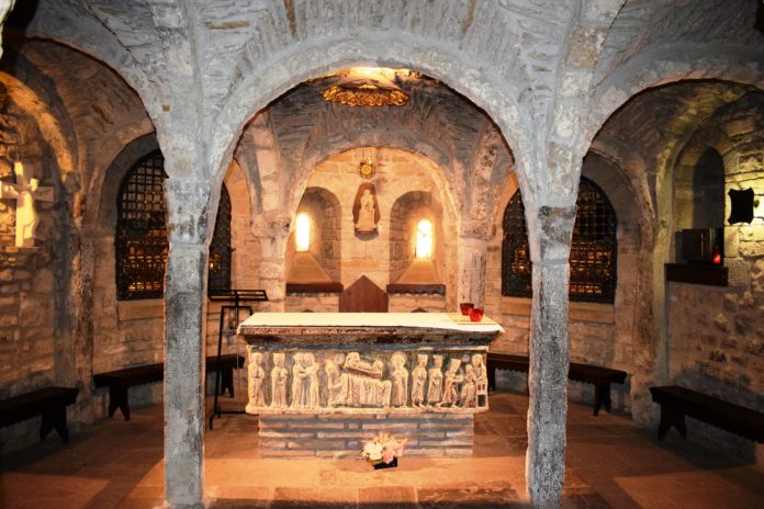 Cripta de la catedral de Roda en la que se guardan los restos de San Valero (Foto: Angel Gayúbar)