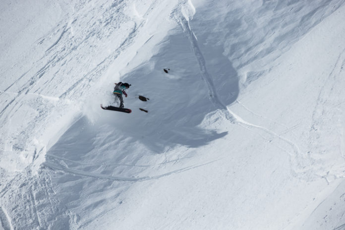 Núria en plena competición en su carrera de estreno en el Freeride World Tour (Foto: Servicio especial)