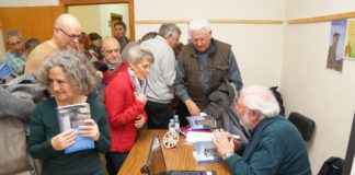 Francisco Martí firmando ejemplares de su libro (Foto: Pedro Bardají)