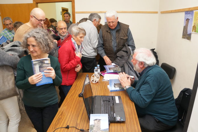 Francisco Martí firmando ejemplares de su libro (Foto: Pedro Bardají)