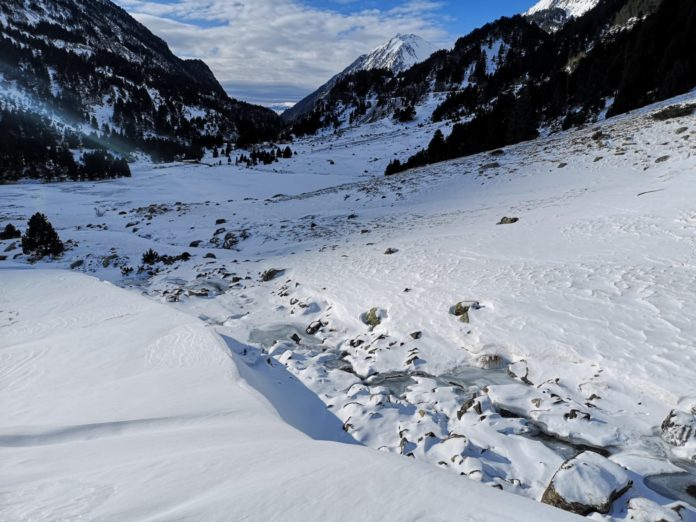 Paisajes nevados y helados este lunes en el entorno de los Llanos del Hospital (Foto: Jorge Mayoral)