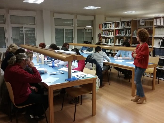 Un momento del taller de escritura grausino (Foto: Pepa Mur)