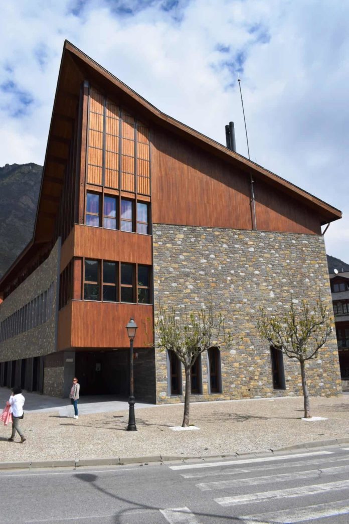 Edificio del Centrop de Ciencias que acogerá el encuentro (Foto: Angel Gayúbar)