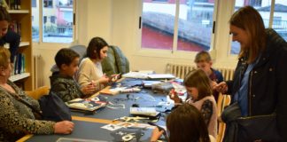 Algunos de los participantes en el Taller de Carnaval este jueves (Foto: Angel Gayúbar)