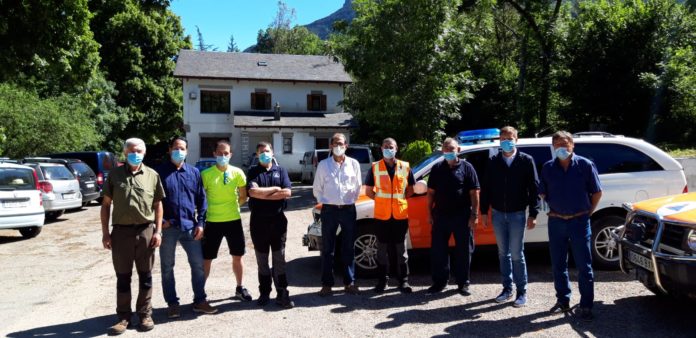 Participantes en el acto de cesión de las instalaciones (Foto: Servicio especial)