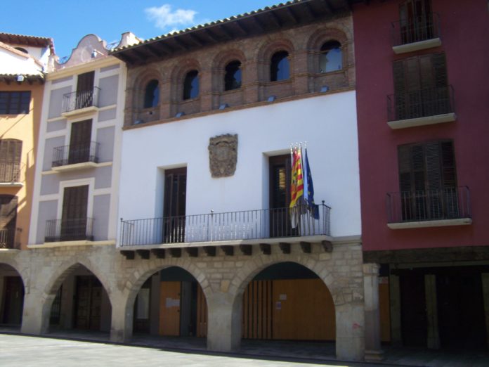 Casa consistorial de Graus (Foto: Angel Gayúbar)A
