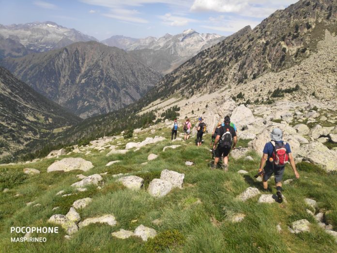 Participantes en una de las excursiones programadas (Foto: ADHB)