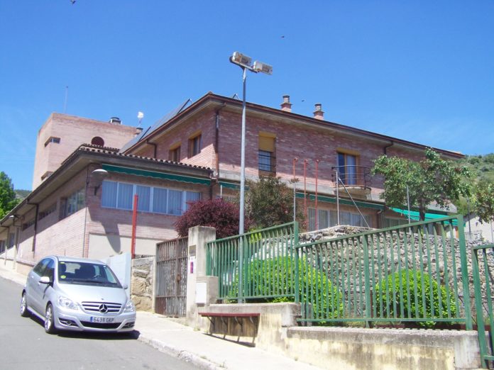 Residencia de Mayores de Graus, uno de los centros que han visto reconocida su actuación en la crisis (Foto: Angel Gayúbar)