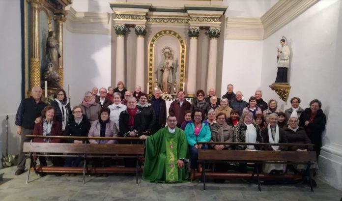 Participantes en una de las jornadas del Rosario del año pasado (Foto: Teresa Mur)