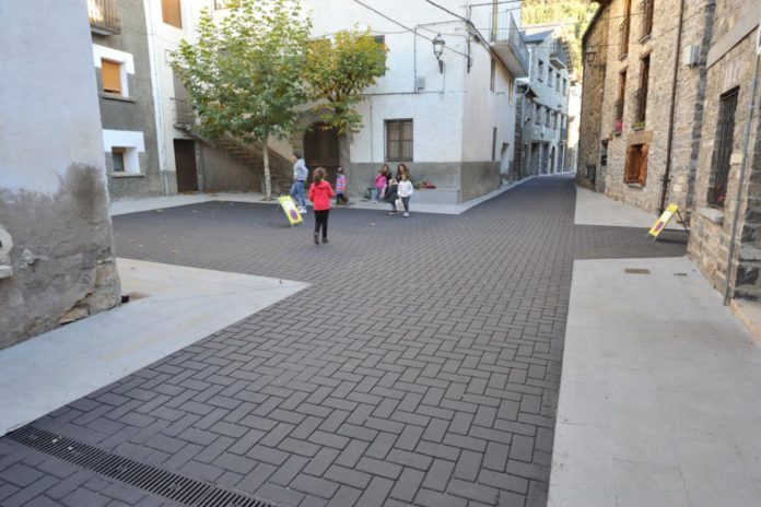 Calle Mayor de Villanúa. F. P. Otín