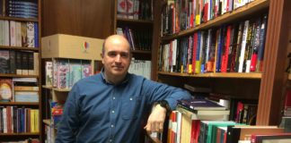VÍCTOR CASTILLÓN: «Los libreros hace tiempo que somos `personal shoppers´