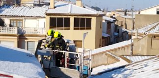 Peligro en los tejados y en el hielo de la calzada