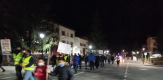 Doscientas personas se manifiestan en Castejón de Sos reclamando ayudas contra la ruina económica del Pirineo