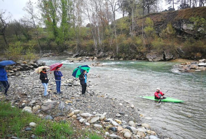 Los participantes en el encuentro vistando la zona del Canal de Aguas Bravas (Foto: Servicio especial)