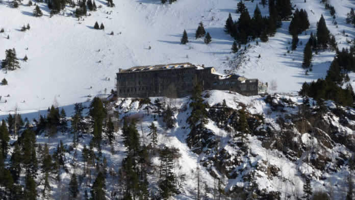 Imagen nevada de los Baños de Benasque (Foto: Servicio especial