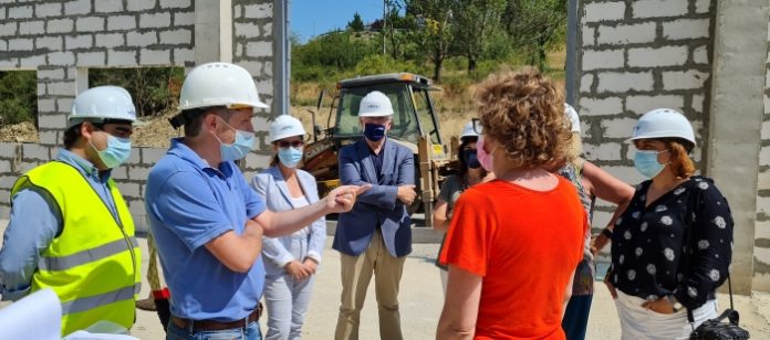 El consejero Olona visita las obras de la depuradora de Ansó (Foto: Servicio especial)