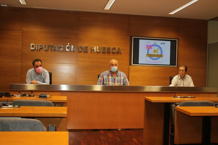Carlos Sampériz, alcalde de Grañén, Armando Sanjuan, presidente comarcal de Los Monegros, y Javier Lucientes, director del curso