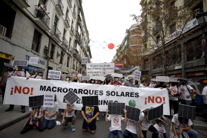 Manifestantes pirenaicos en madrid (Foto: Eduardo Ezequiel)