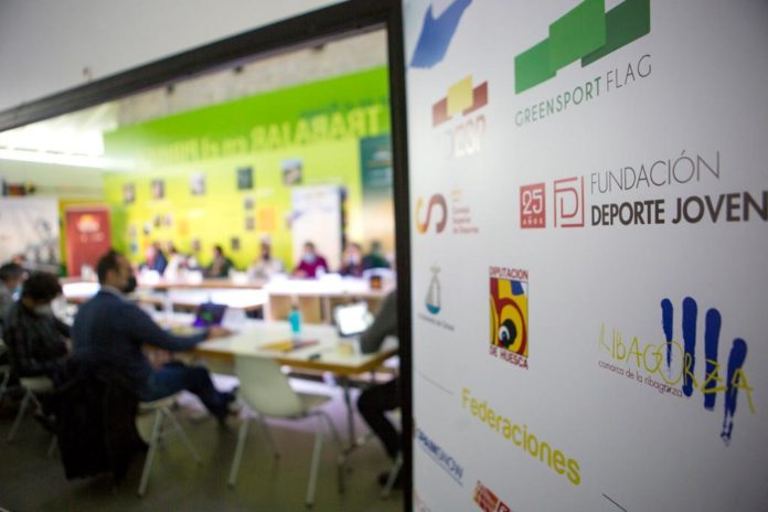 Participantes en esta primera jornada del simposio grausino (Foto: Servicio especial)
