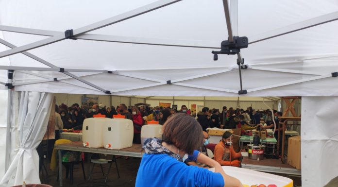 Alrededor de 3.600 personas desafían a la lluvia y visitan Follarasca, la Feria de Otoño de los Pirineos en Aínsa