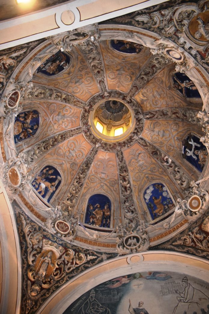 La monumental cúpula domina la Capilla del Santo Cristo (Foto: Angel Gayúbar)