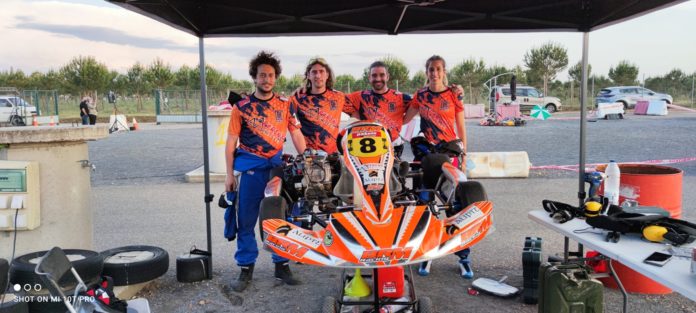 Lorena con sus compañeros de equipo (Foto: Servicio especial)