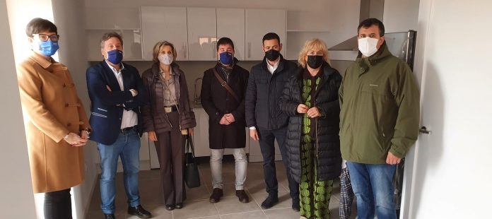 Visita a la vivienda rehabilitada a través del Fondo de Cohesión en Aniés