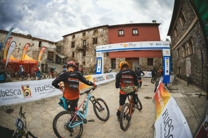 Participantes en una prueba ciclista en castejón de Sos (Foto: Puro Pirineo)