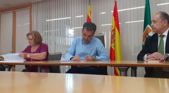 Firmado el convenio para la creación de alojamiento de trabajadores agrícolas en Fraga