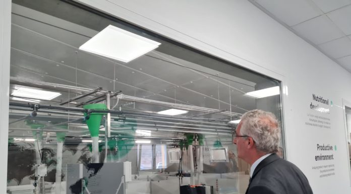 Olona inaugura las nuevas instalaciones de AB Neo Fraga en Ballobar