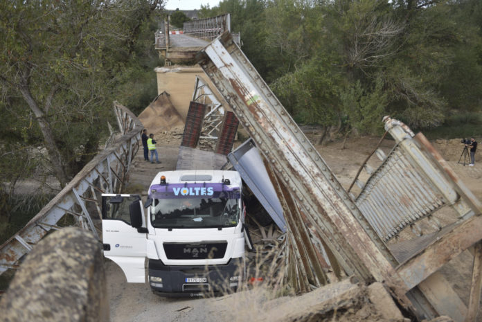 desplome-del-puente-de-hierro-sobre-el-alcanadre-en-sijena