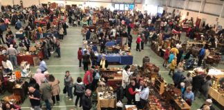 El Desván, la feria del desembalaje de Barbastro, reúne a cientos de personas
