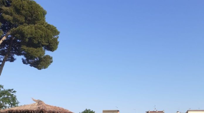 Las piscinas municipales de Binéfar abren con nuevas zonas de sombra y más espacio de merendero