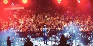 Santiago Auserón, una lección de maestría musical sobre el escenario del Festival Castillo de Aínsa