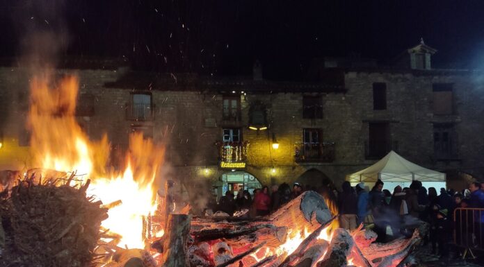 El vino artesano de Sobrarbe regresa a la Plaza Mayor de Aínsa en una nueva edición del Punchacubas