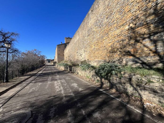 Frente sur muralla Villa Medieval Aínsa