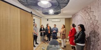 La decoradora Ana Silván elimina las barreras arquitectónicas en su local de Binéfar con las ayudas al comercio minorista del Gobierno de Aragón