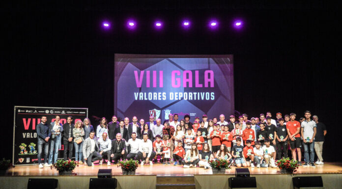 Ángel Pérez y Óscar Fle, premiados en la Gala Valores «Fútbol base – Gráficas Barbastro»