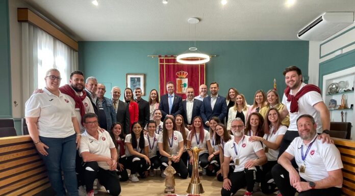 El Ayuntamiento honra al CP Esneca Fraga tras su victoria en la WSE Champions League