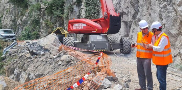 Las obras de reconstrucción de la A-1602 en Foz de Biniés finalizarán a finales de agosto