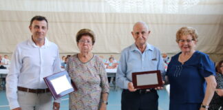 La Asociación de Pensionistas y Jubilados de Mequinenza homenajea Apolonia Martínez y Santiago Llop en su Semana Sociocultural