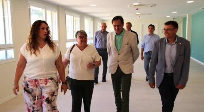 La subdelegada del Gobierno de España en Zaragoza y la directora general de Energía y Minas del Gobierno de Aragón visitan la Residencia de Personas Mayores y Centro de Día “Magda Godia” de Mequinenza