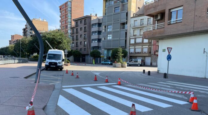 El Ayuntamiento de Fraga renueva la pintura vial del casco histórico y la N-II