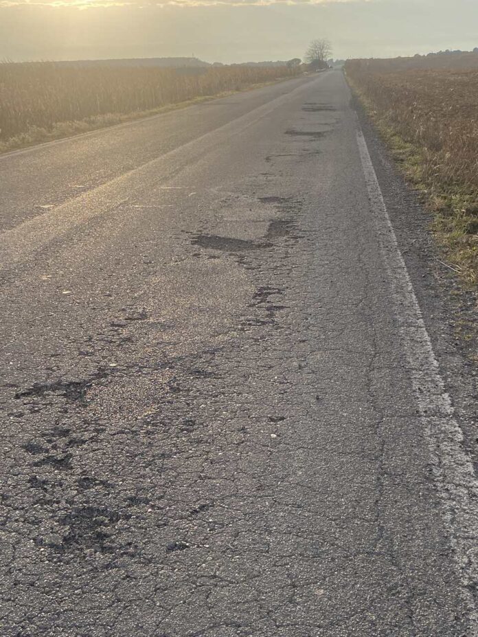 Estado de la A1223 a su paso por Alberuela de Tubo_