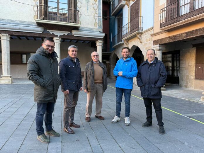 REDUCIDA Roque Vicente, José Antonio Lagüens, Eugenio López, Isaac Claver y Mariano Turmo en la visita a Graus